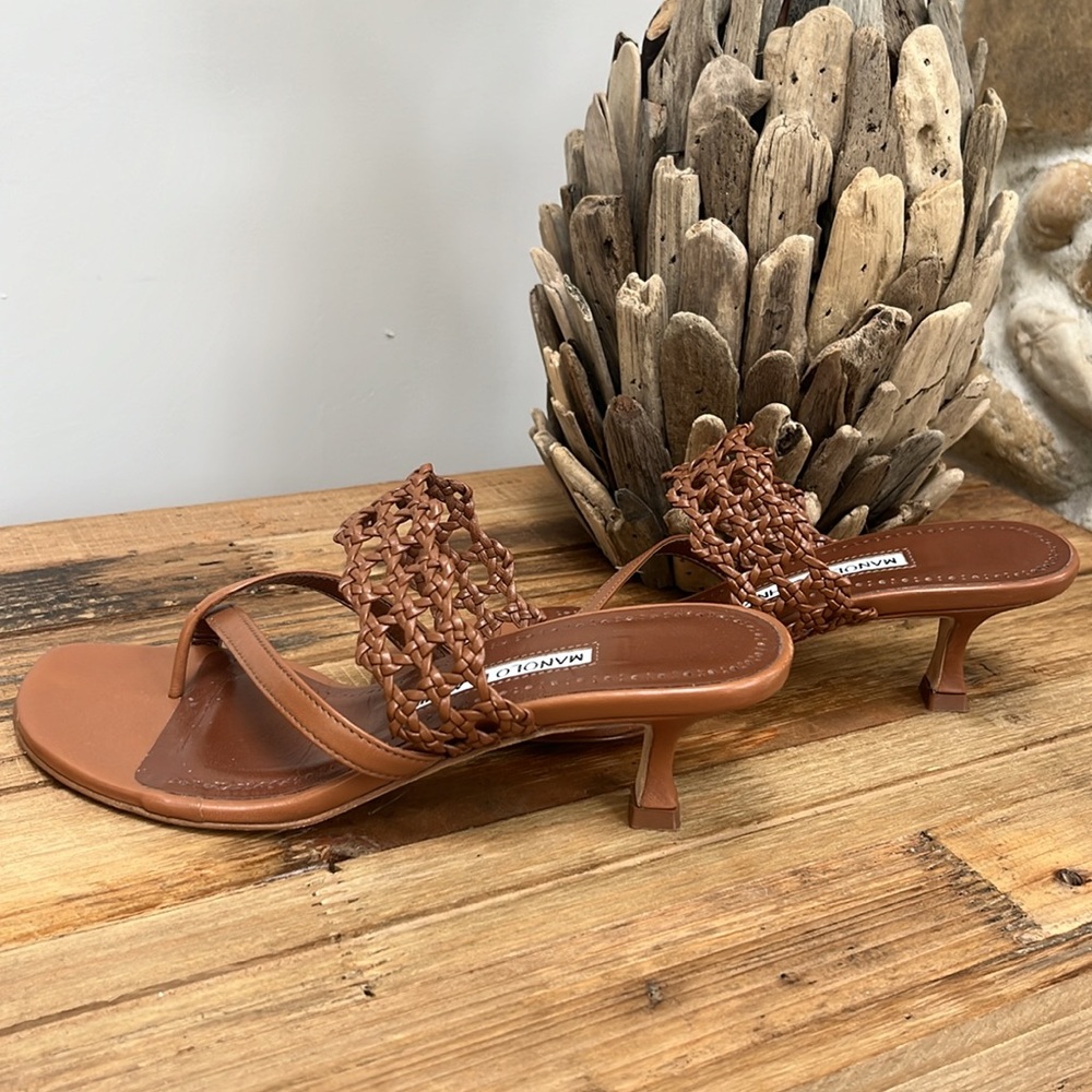 Gorgeous Manolo Blahnik Sandals - Picture 3 of 7